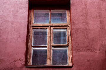 Fototapeta na wymiar old window in old building
