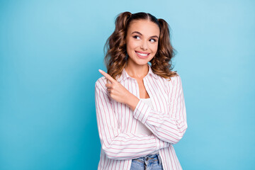 Photo portrait curious dreamy girl smiling showing finger looking blank space isolated vivid blue color background