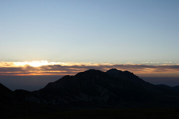 montagna italiana abruzzo gran sasso veduta sentieri lago 