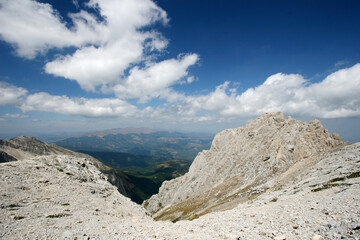 montagna italiana abruzzo gran sasso veduta sentieri lago 