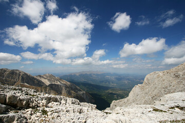 montagna italiana abruzzo gran sasso veduta sentieri lago 