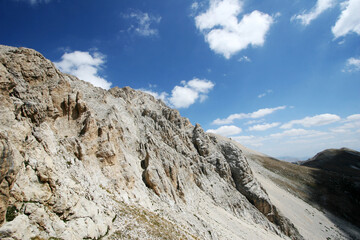 Fototapeta premium montagna italiana abruzzo gran sasso veduta sentieri lago 