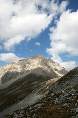 montagna italiana abruzzo gran sasso veduta sentieri lago 