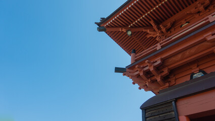 Fototapeta na wymiar 日本のお寺と青空の風景