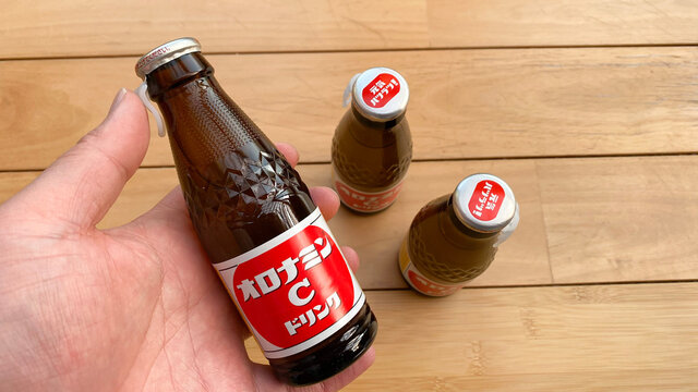 オロナミンCドリンク。大塚製薬のエナジードリンク(炭酸栄養ドリンク)。2021年4月撮影/日本
