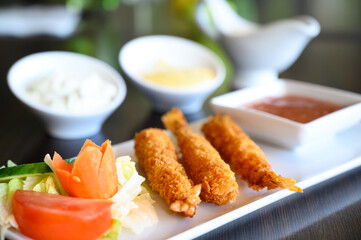 Fried shrimps with sauce and vegetables