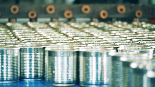 Conserved tin cans are piling up on the conveyor