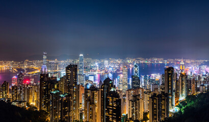 Fototapeta na wymiar panoramic night view of Hong Kong from the Victoria peak in Hong Kong.