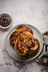 brioche feuilletée roulée babka chocolat noisette