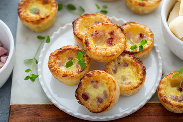 Mini ham and cheese quiches for breakfast