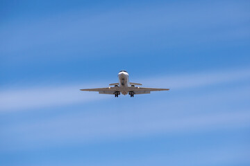 Fototapeta na wymiar Business jet landing