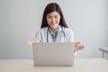 Asian therapist woman doctor is online visiting with a patient on the internet application. Her Listening and Give advice and explains how to treat the initial disease, Concept of Medical technology.