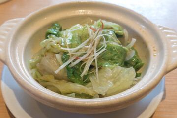 朝とれレタスの湯引き  広東料理