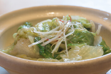 朝とれレタスの湯引き 広東料理