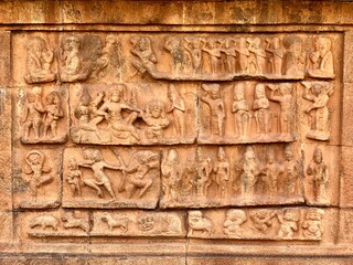Bas relief ancient sculptures carved on the walls of historical Brihadeeswarar temple in Thanjavur, Tamilnadu. Indian rock art relief carvings of ancient God sculptures in temple walls in Tamilnadu.