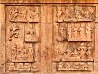 Bas relief ancient sculptures carved on the walls of historical Brihadeeswarar temple in Thanjavur, Tamilnadu. Indian rock art relief carvings of ancient God sculptures in temple walls in Tamilnadu.