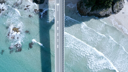 真っ青の海と直線の道路。日本の絶景ドライブコース角島大橋。青空と海。