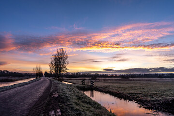Fototapeta na wymiar Sunrise with pink, orange sky in de Weerribben-Wieden, the Netherlands