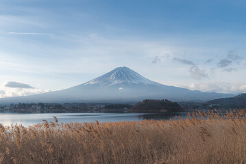 Fototapeta na wymiar Fujiyama mountain landscape in Winter season 