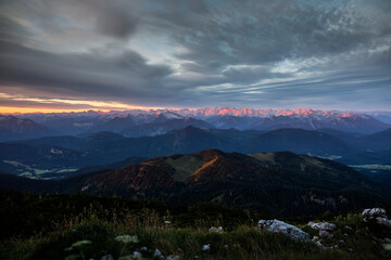Obraz premium Sunrise panorama view at Benediktenwand mountain, Bavaria, Germany