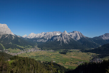 Obraz premium Zugspitze mountain and Ehrwalder Sonnenspitze mountain in Tyrol, Austria