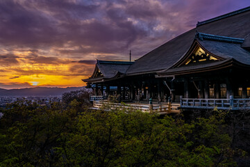 Fototapeta na wymiar Kiyomizu temple at sunset