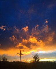 Fototapeta na wymiar cross at sunset