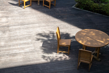 誰もいないテラス席