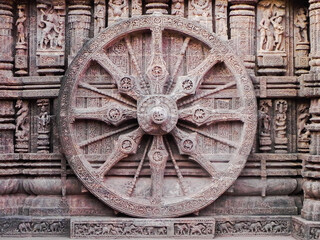Fototapeta na wymiar wheel of Konark temple in Orrissa