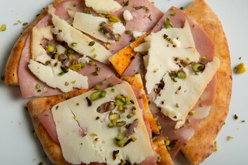 Pizza con Mortadella II