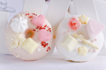 Zwei Donuts für eine Taufe