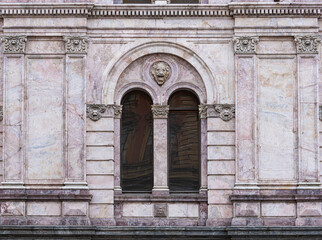 Obraz premium Windows on old city facades, with decorative elements