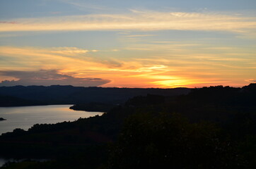Obraz premium sunset over the lake