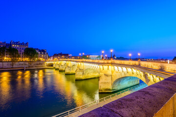 Fototapeta na wymiar Paris bridge and Seine river