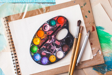 palette with brushes