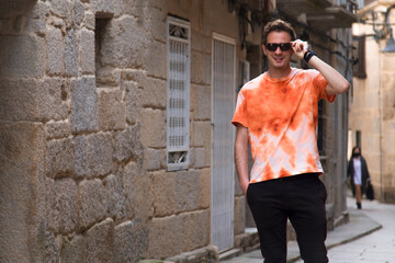 Obraz premium smiling tourist walking through the monumental area of the town