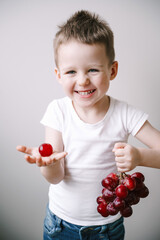 Fototapeta na wymiar boy holding a bunch of grapes