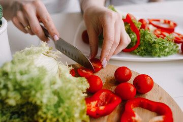  Cooking fresh vegetable salad
