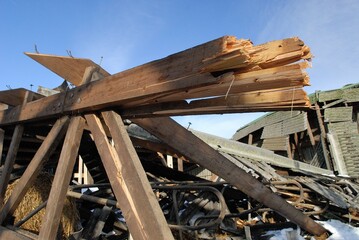 Dégats neige, calamité agricole. Effondrement d'un batiment agricole © S. Leitenberger