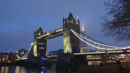 Fototapeta na wymiar tower bridge london at night