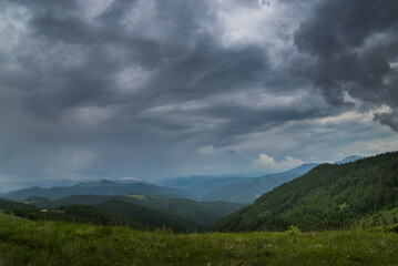 Obraz na płótnie Canvas Stormy clouds over the mountains. Before the rain.