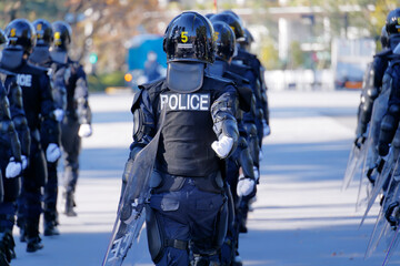 機動隊の行進訓練風景