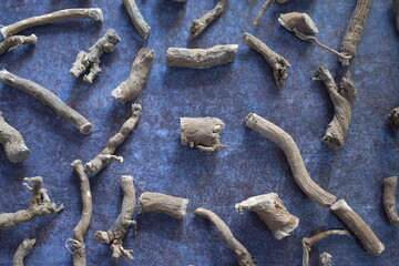 Raw whole dried Punarnava root