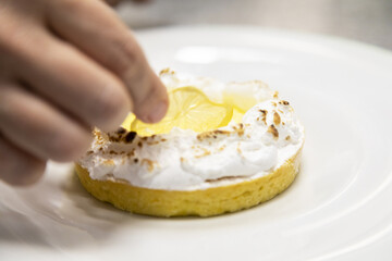 Decorazione di meringa con limone