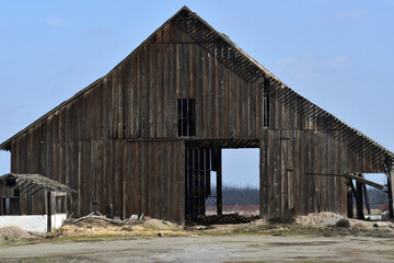Fototapeta na wymiar A shot of an abandoned wooden farm