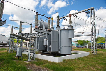 Obraz premium Petropavlovsk, Kazakhstan - 05.26.2015 : High-voltage transmission lines with insulators, coils and distribution blocks.