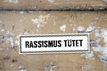 rassismus tötet sticker mit grunge hintergrund