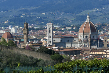 Fototapeta premium Beautiful view of the Cathedral of Santa Maria del Fiore in Florence in spring. Italy