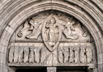 Linteau roman de l'église de Mauriac, Cantal, France