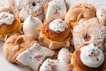 Vassoio di dolci tradizionali della cucina Sarda 